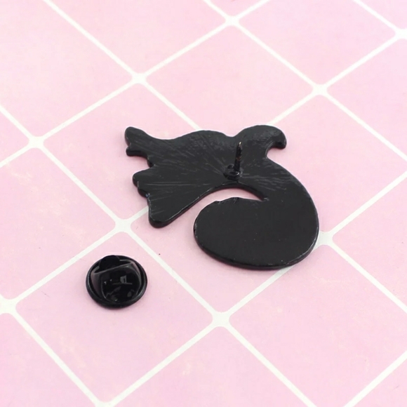 ⚡CLEARANCE⚡Beetle Juice Sandworm Fashion Pin - Picture 3 of 8